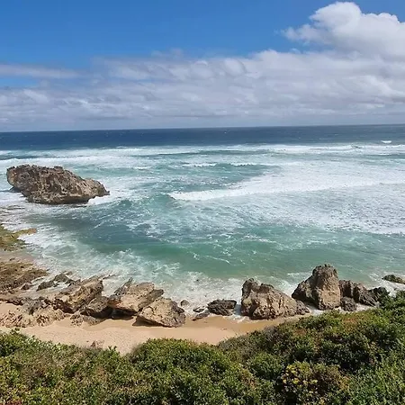 Beach House With Dstv & Wifi & Basic Housekeeping Knysna Exterior photo