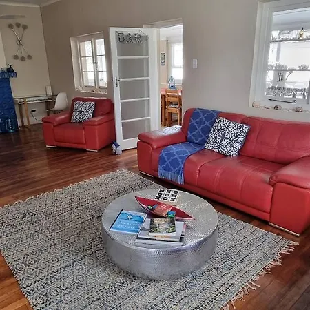 Beach House With Dstv & Wifi & Basic Housekeeping Knysna Exterior photo