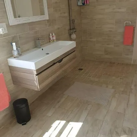 Beach House With Dstv & Wifi & Basic Housekeeping Knysna Exterior photo