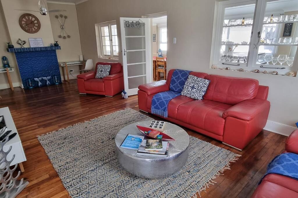 House With Dstv & Wifi & Basic Housekeeping Holiday home *