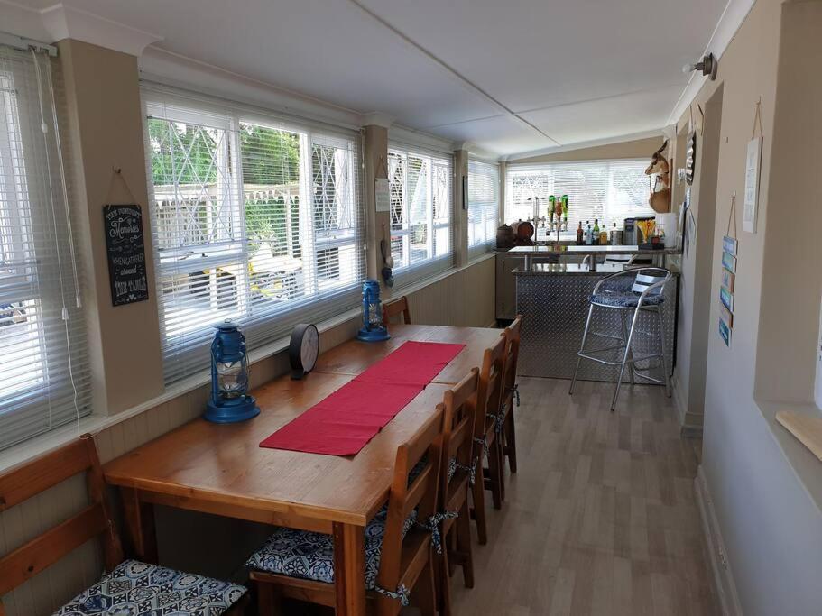 Holiday home House With Dstv & Wifi & Basic Housekeeping *
